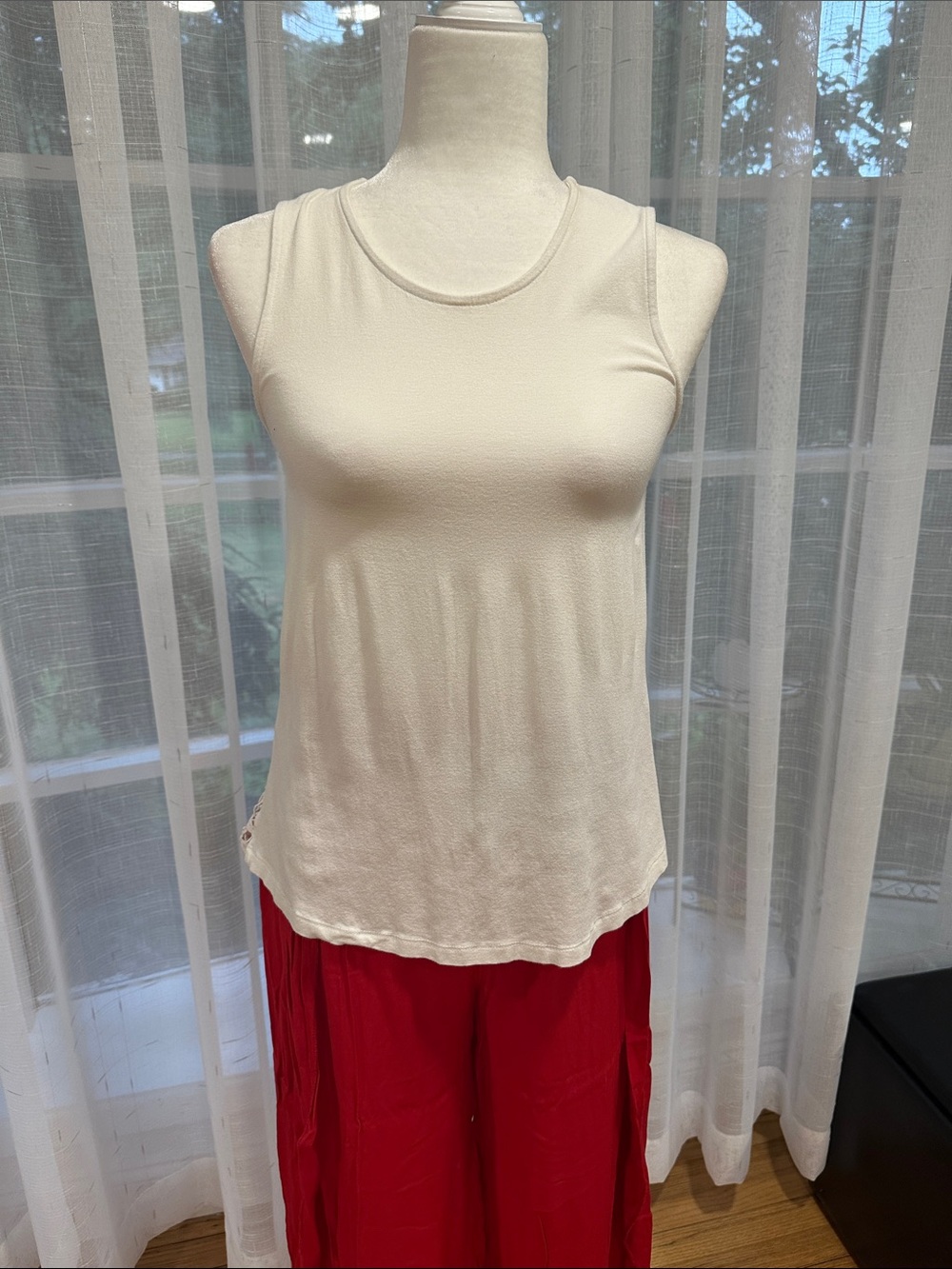 Women's Sleeveless Crewneck Tank Top - Cream